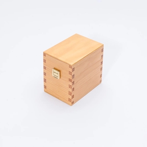 "Tesoro" - Boîte de rangement en bois massif verni