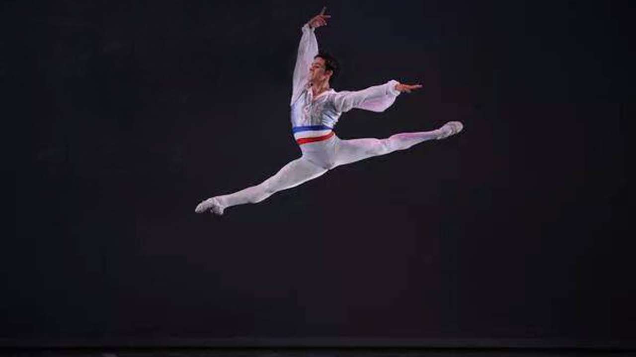 Great ballets. Балет Орландо. Семен Чудин пламя Парижа. Пируэт. Пируэт в воздухе.