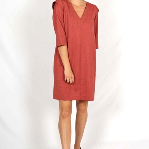 Robe corail droite chic manches 3/4 avec détails Anaïs